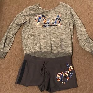 VS Pink outfit top size small, shorts Xs